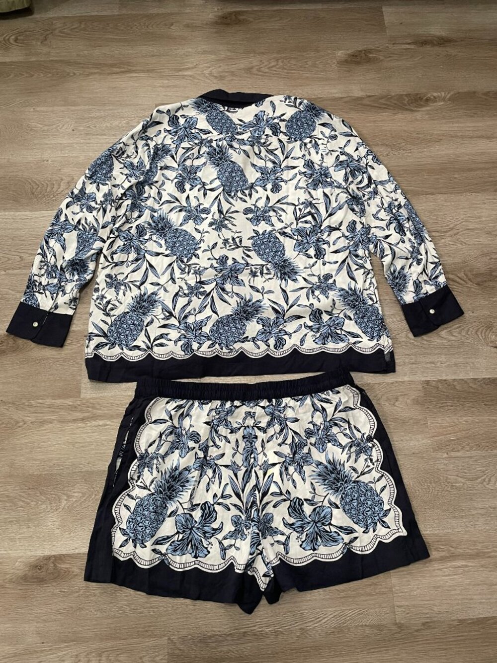 Pineapple Shirt and Shorts - Picture 11 of 16